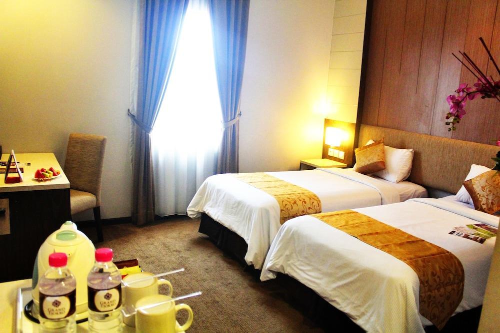 Tjokro Hotel Klaten Zewnętrze zdjęcie